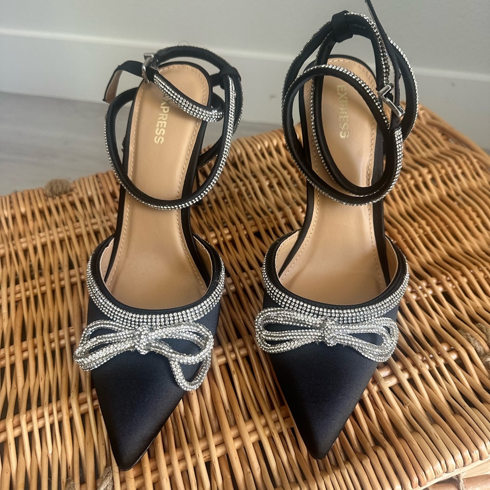 NWT. Express Black Satin Heels